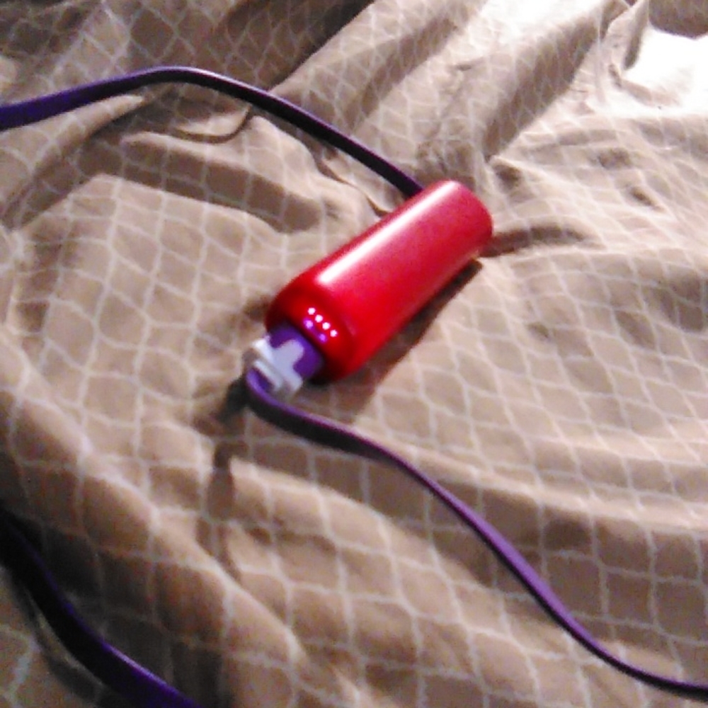 Portable battery charger with a cord that doesn't tangle